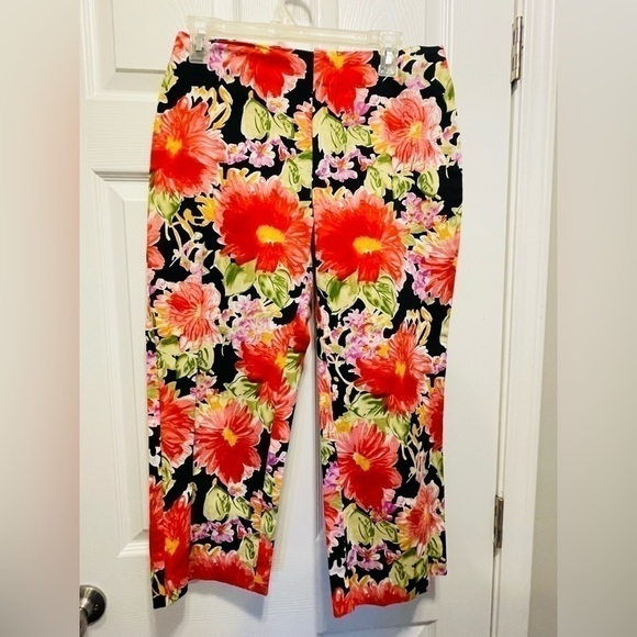 CAROLINA Blues Capris Cropped Pants Size 6 Womans Floral 30" Waist Inseam 23" - Picture 1 of 10